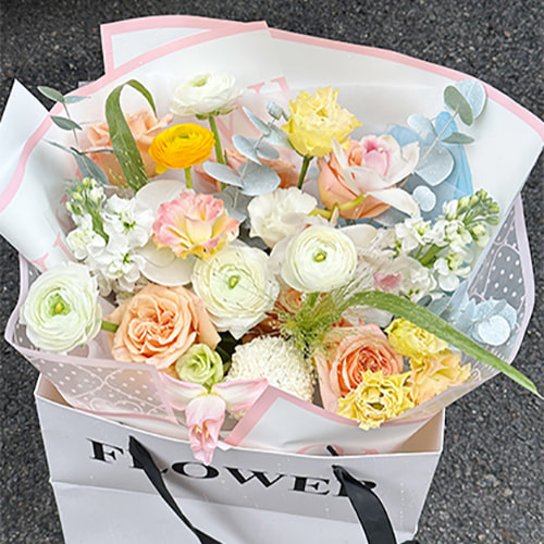 滑らかな質感の花の包装紙