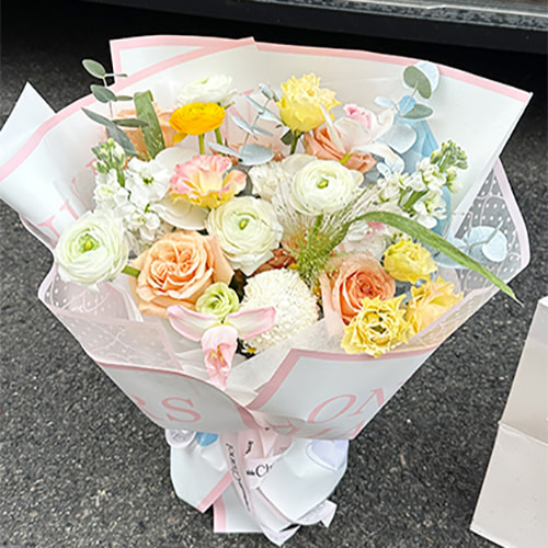 滑らかな質感の花の包装紙