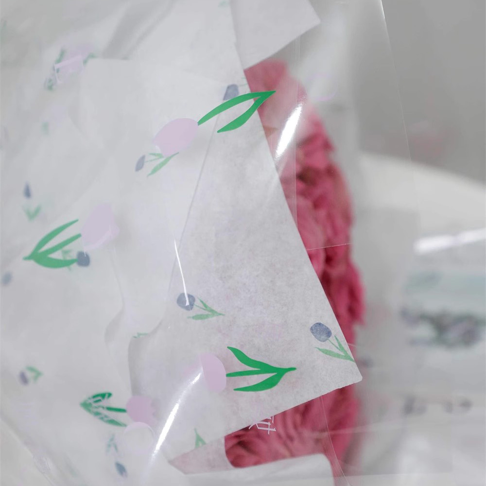 芸術的な言葉が描かれた花束の厚い包装紙