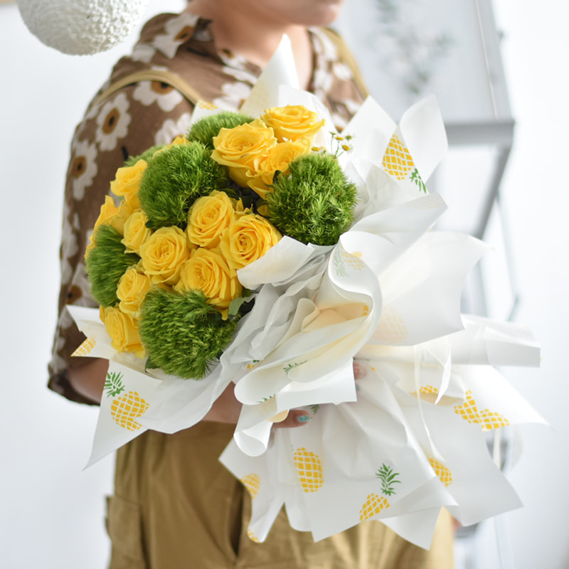シンプルなフルーツ柄の花束包装紙